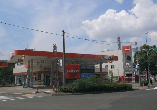 ガソリンスタンド ENEOS Dr.Drive 成和店 / 栄月(株)